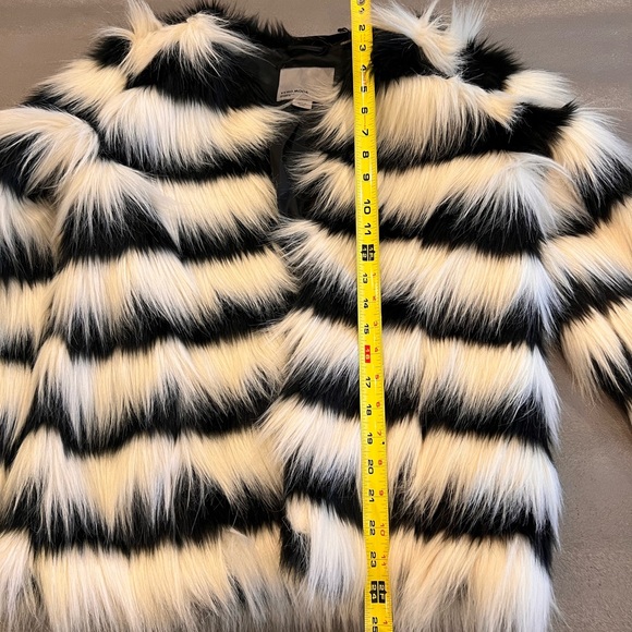 Black and White Vero Moda fake fur coat - Picture 5 of 11